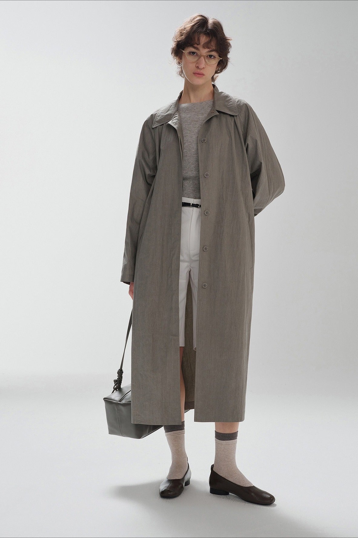 Gabardina larga minimalista de tejido arrugado | 2 colores