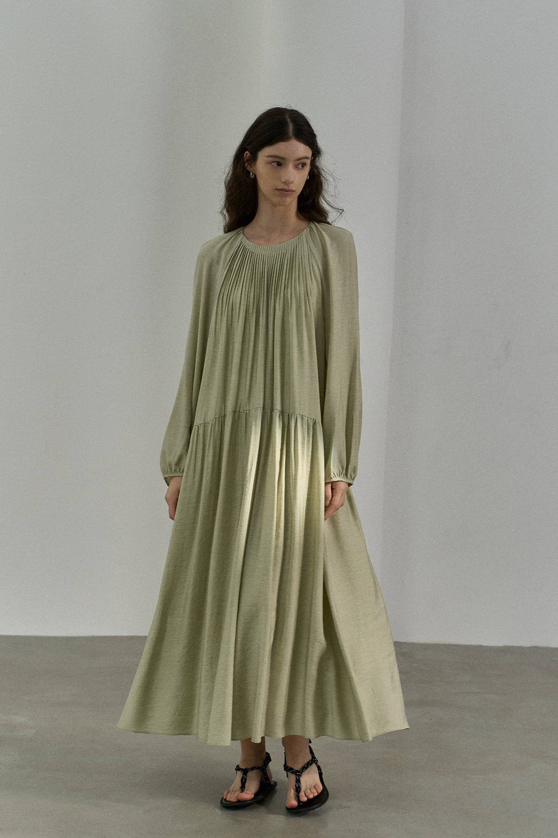 Viscose blend wool pleated glowy dress | 3 color