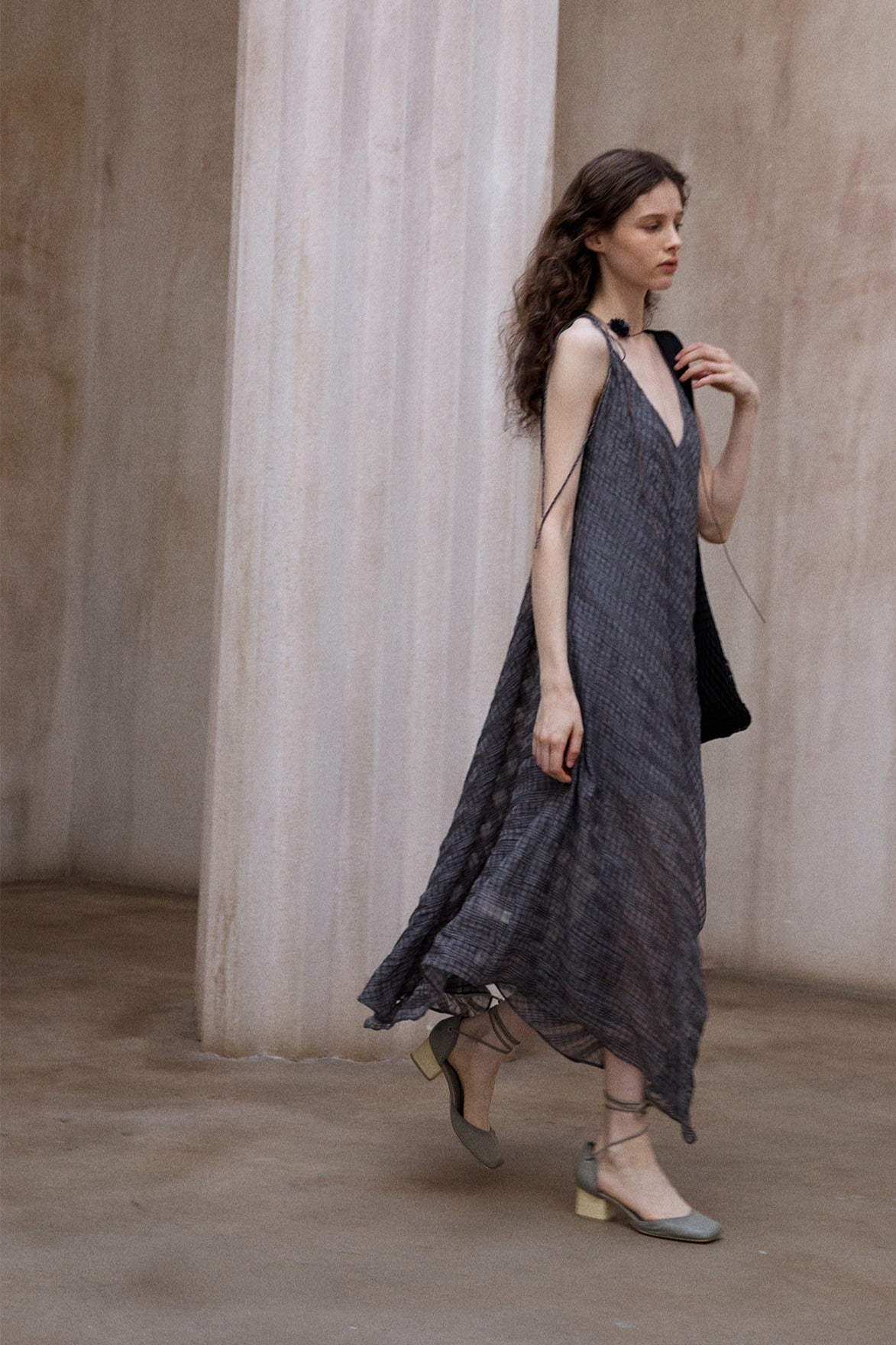 Irregular hem V-neck flowy dress | 2 color
