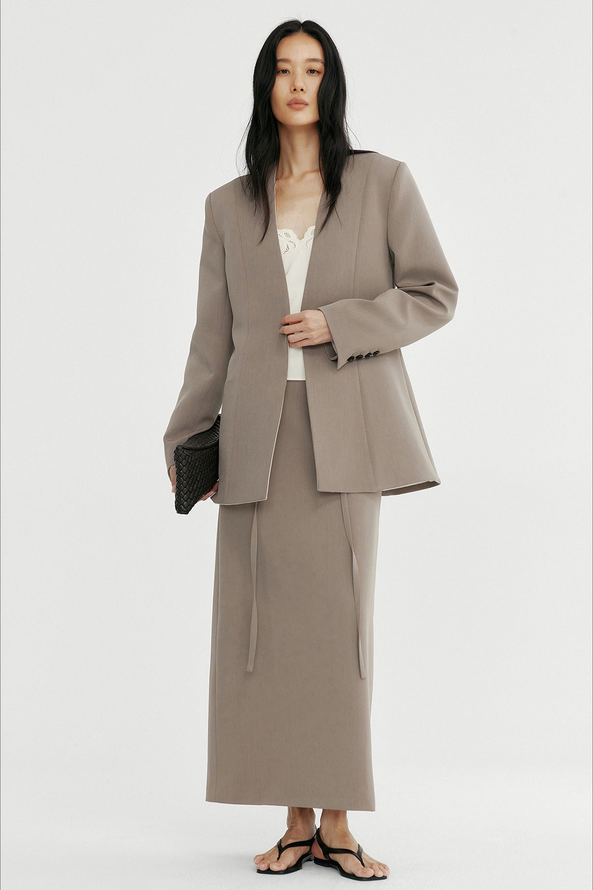 Straight fit structured fabric back split skirt | 2 color