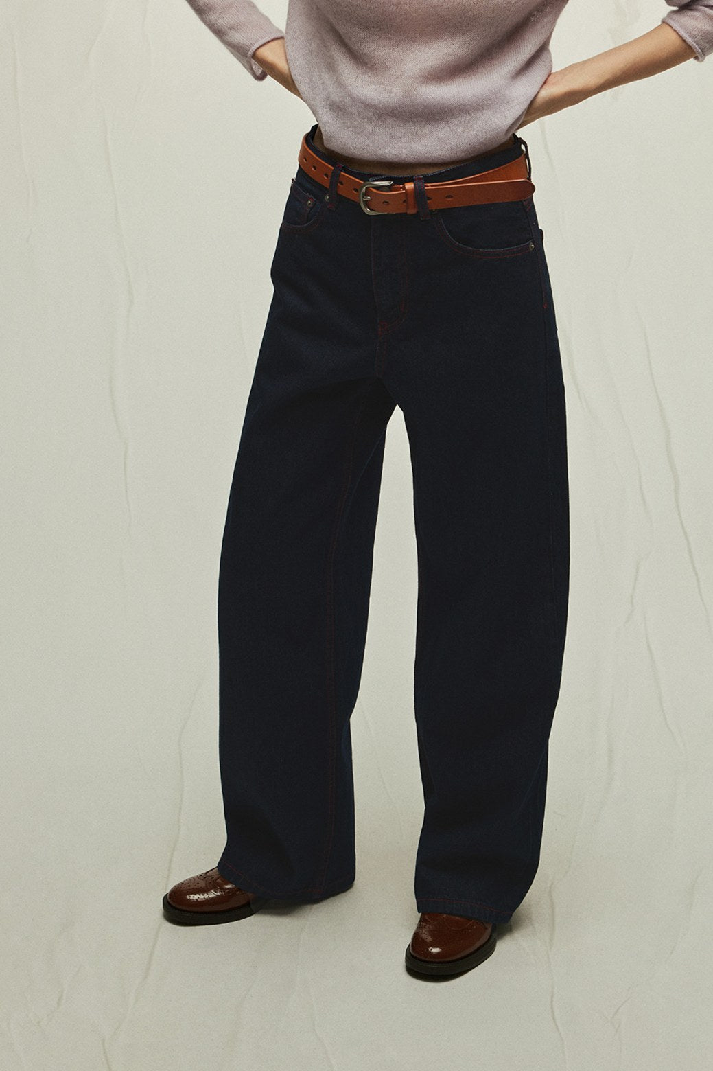 Vaqueros 100 % algodón con lavado vintage y costuras en contraste