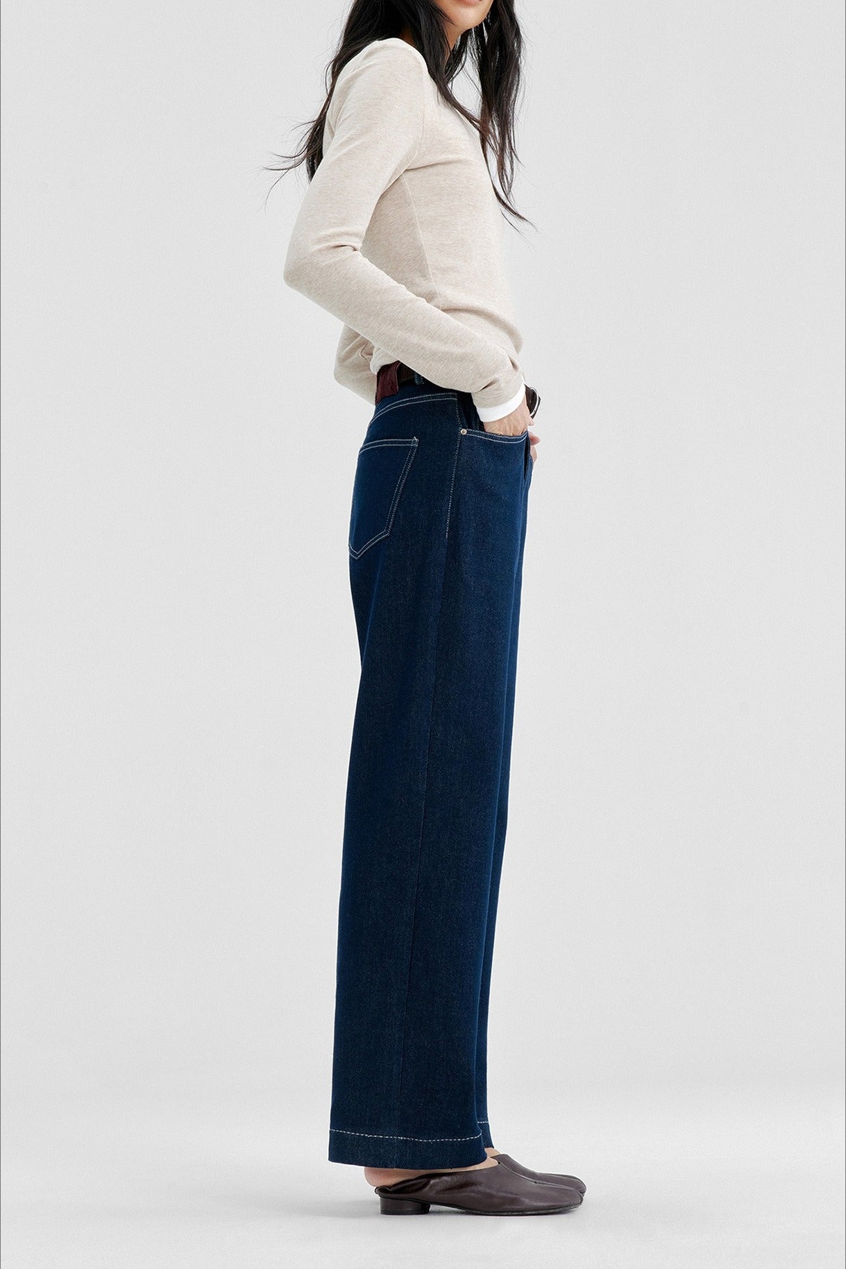Cotton blend contrasting stitching straight leg jeans