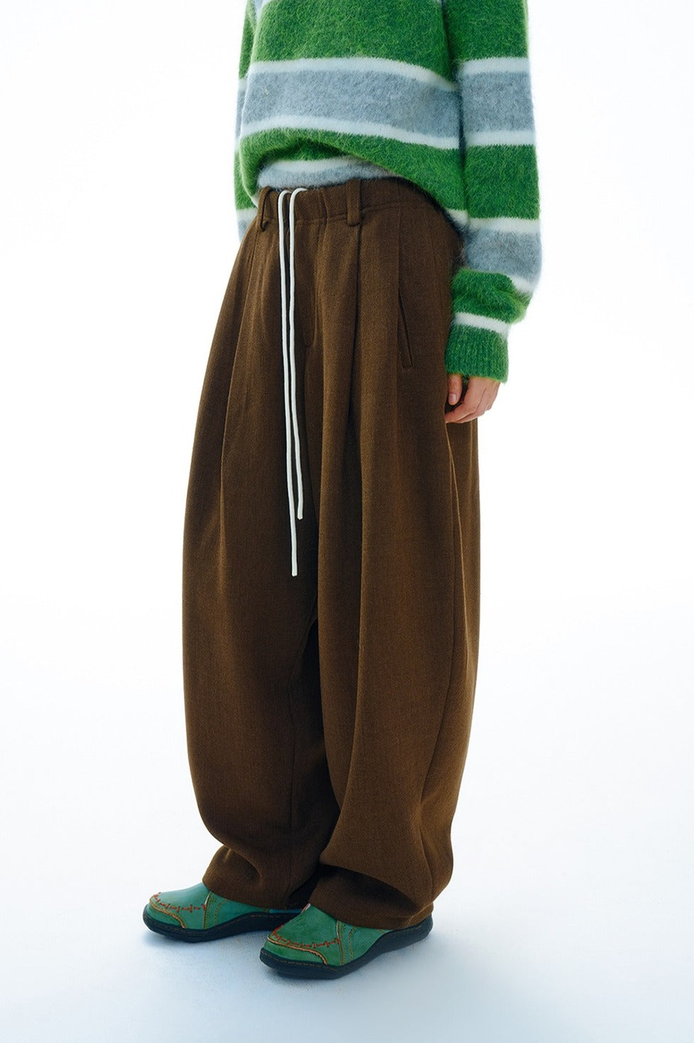 Heavy-weight wool-blend suiting cut into laid-back pants | 3 color