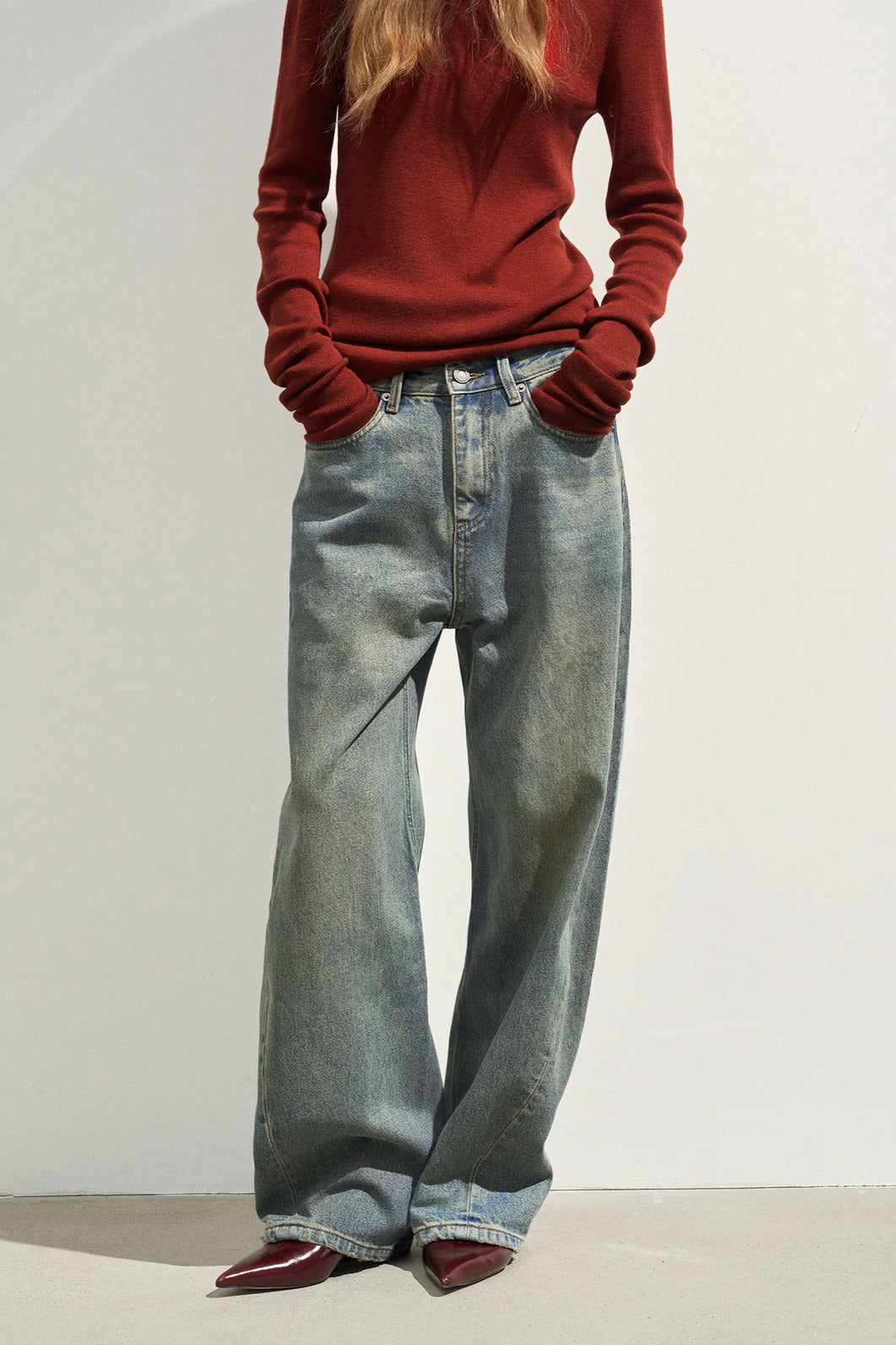 Cotton blend retro-style curved shape jeans