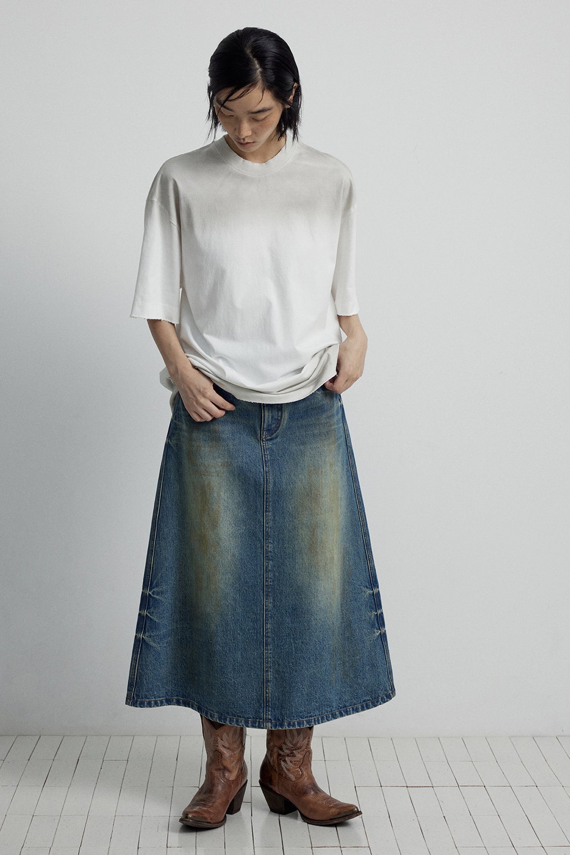 100 cotton embroidery A-line denim skirt | 2 color