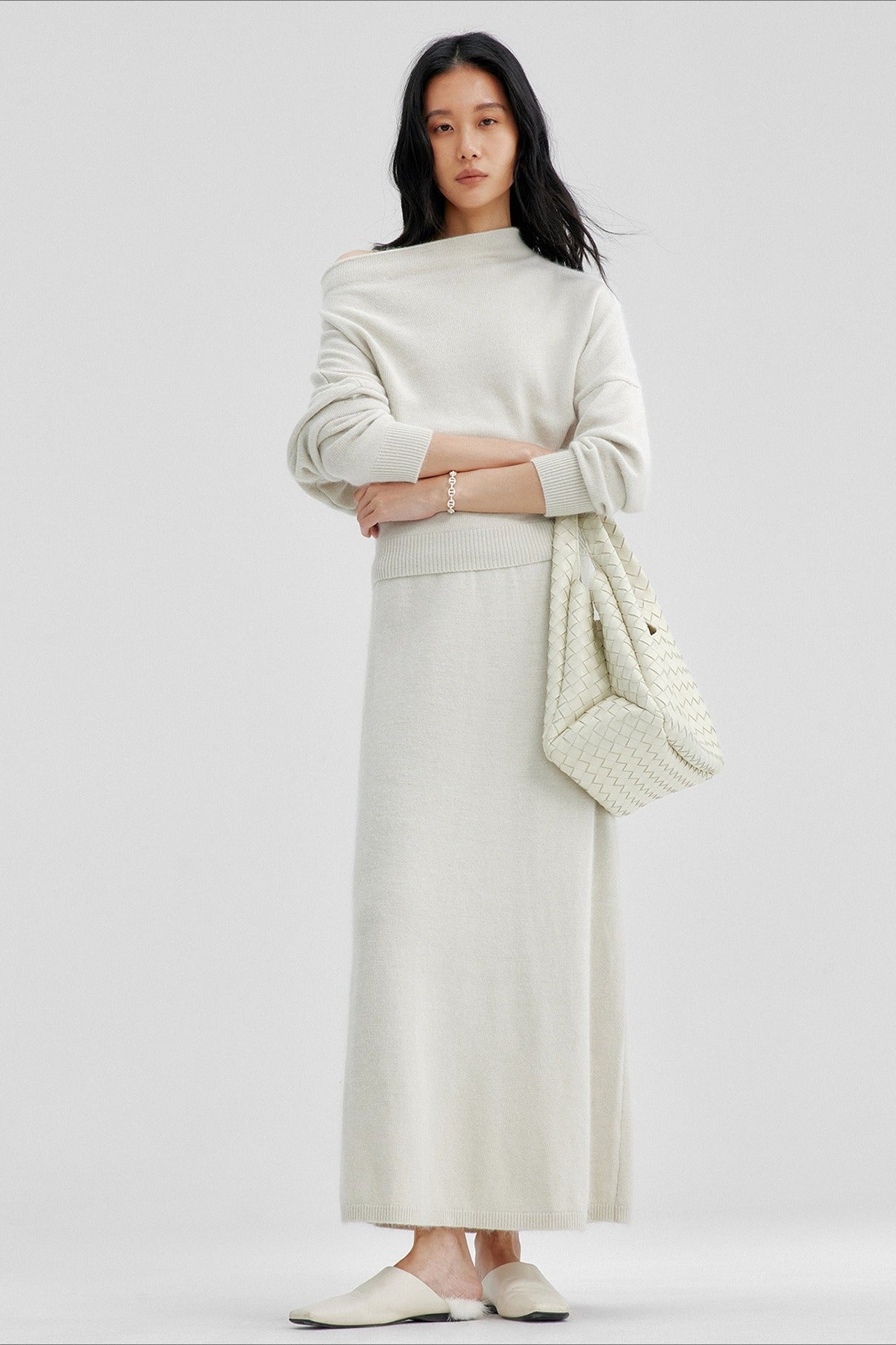Soft and cozy off-shoulder sweater | 2 color