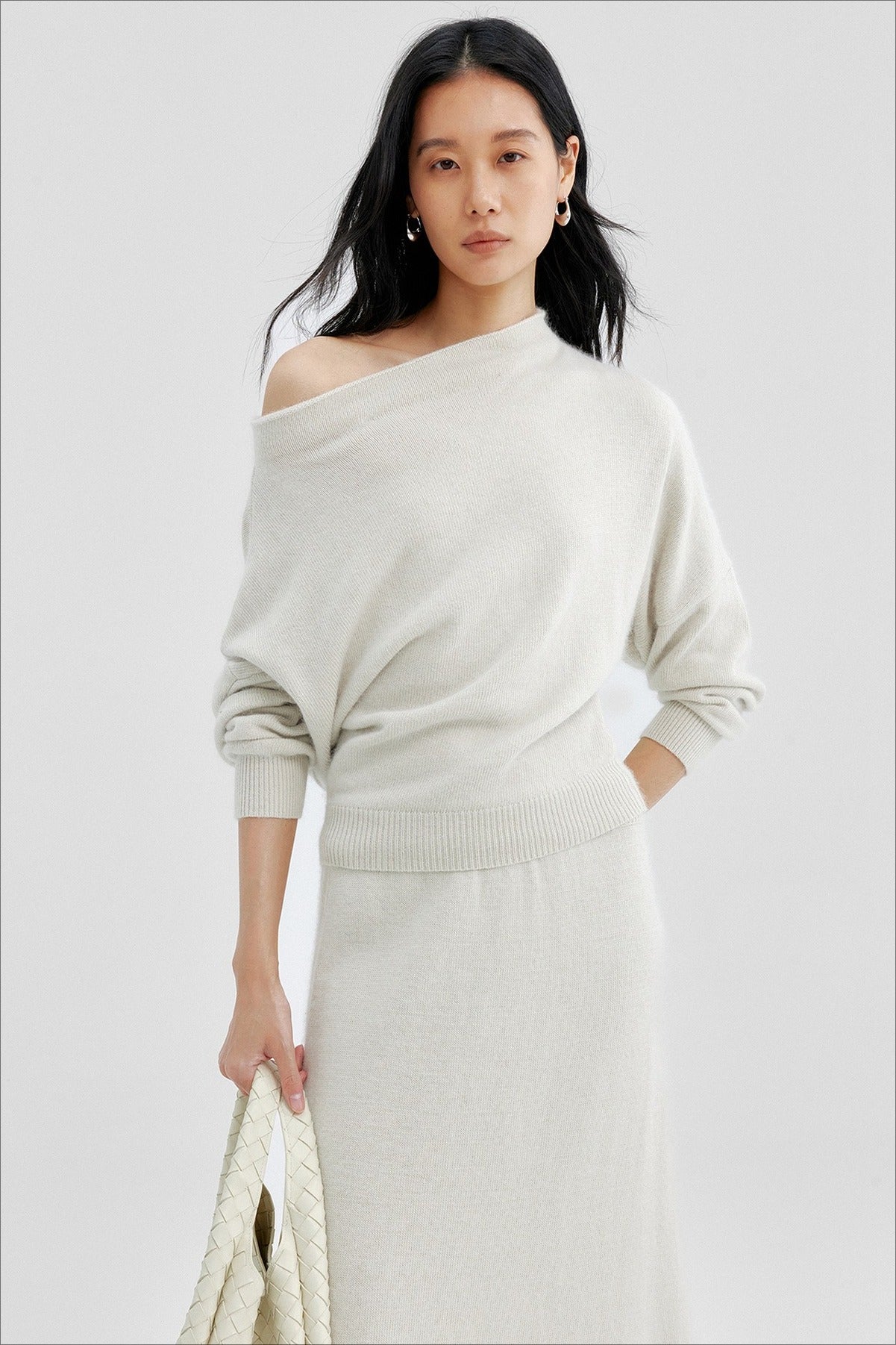 Soft and cozy off-shoulder sweater | 2 color