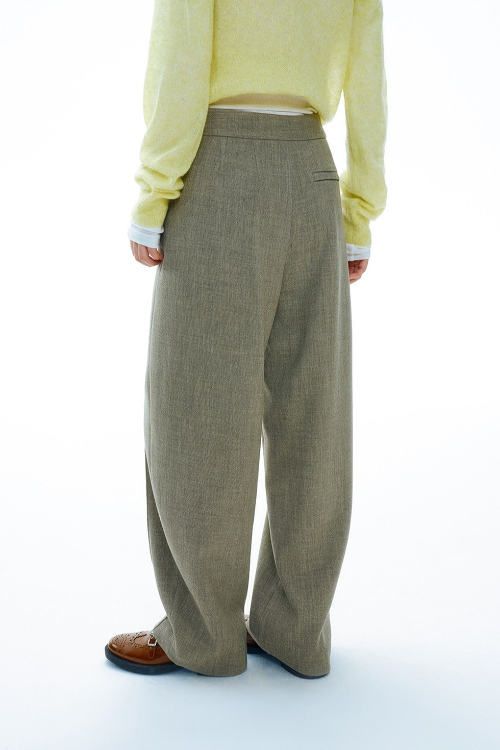 Clean-fit minimalist scimitar-shape trousers | 3 color