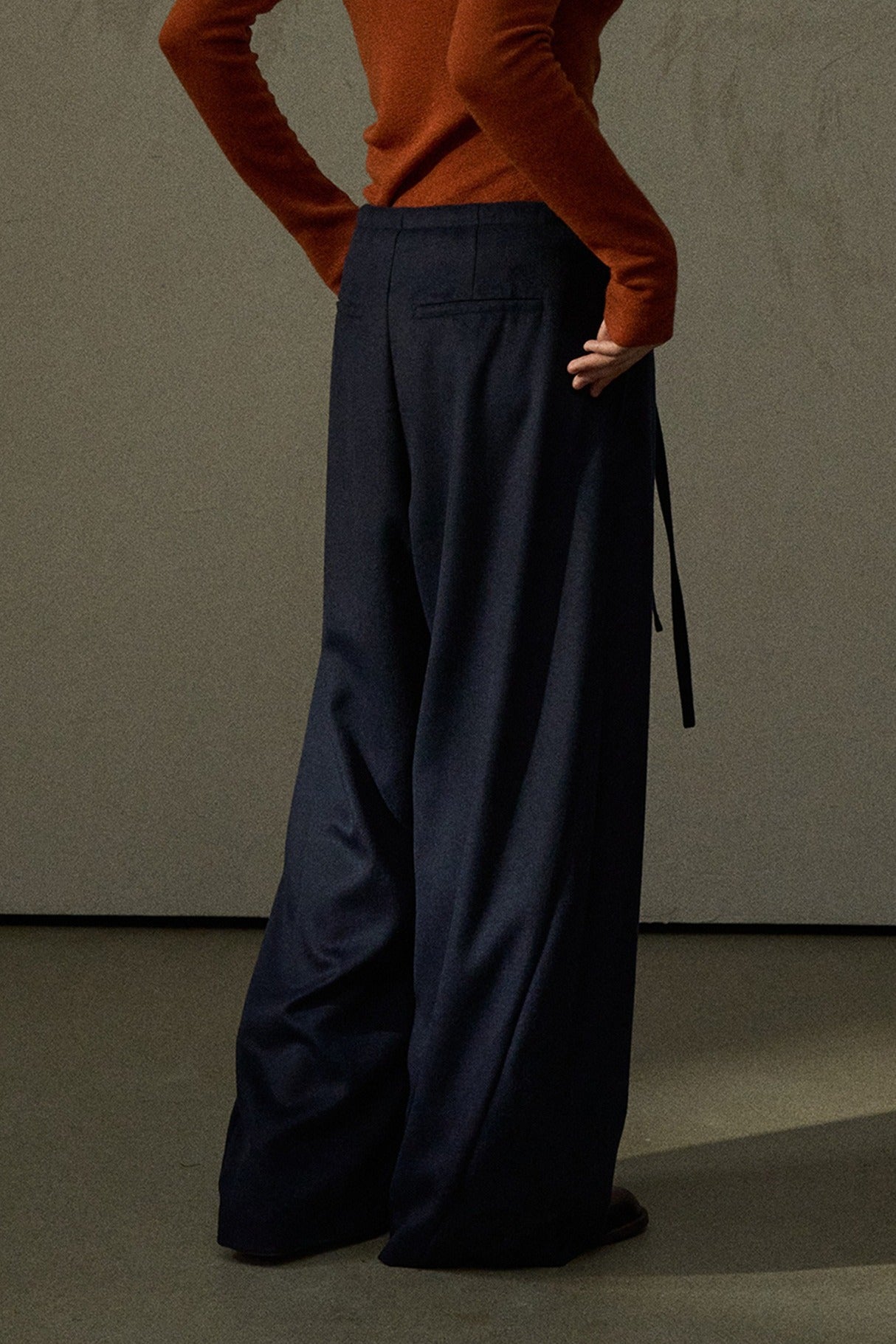 Languid wide-leg scimitar curve pants | 2 color