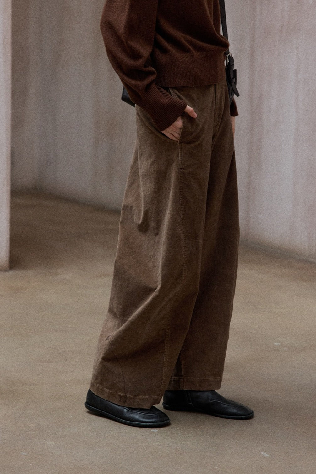 Cotton blend relaxed-fit curved leg corduroy pants | 3 color