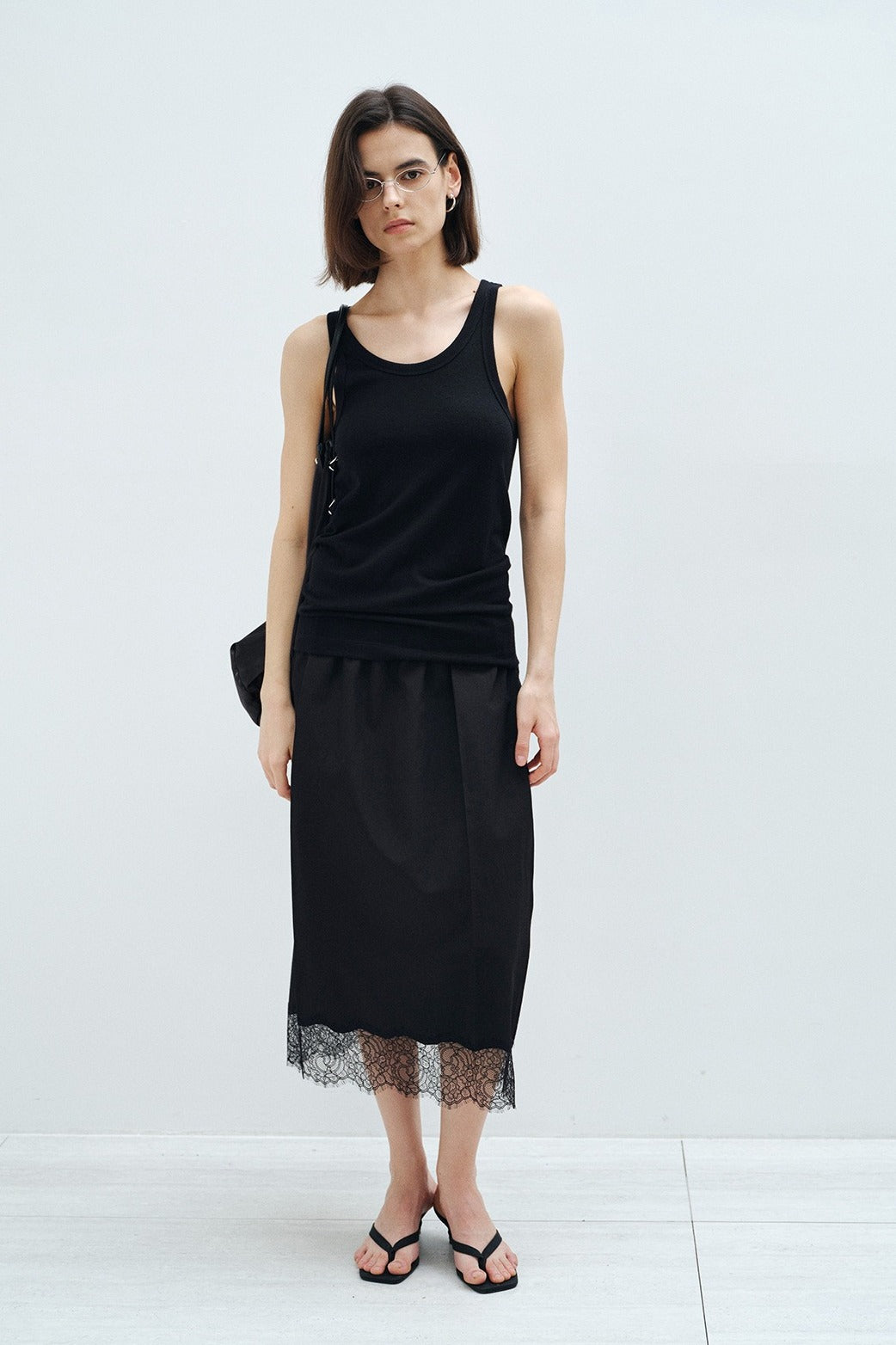 Falda ligera con dobladillo de encaje suave | 2 colores