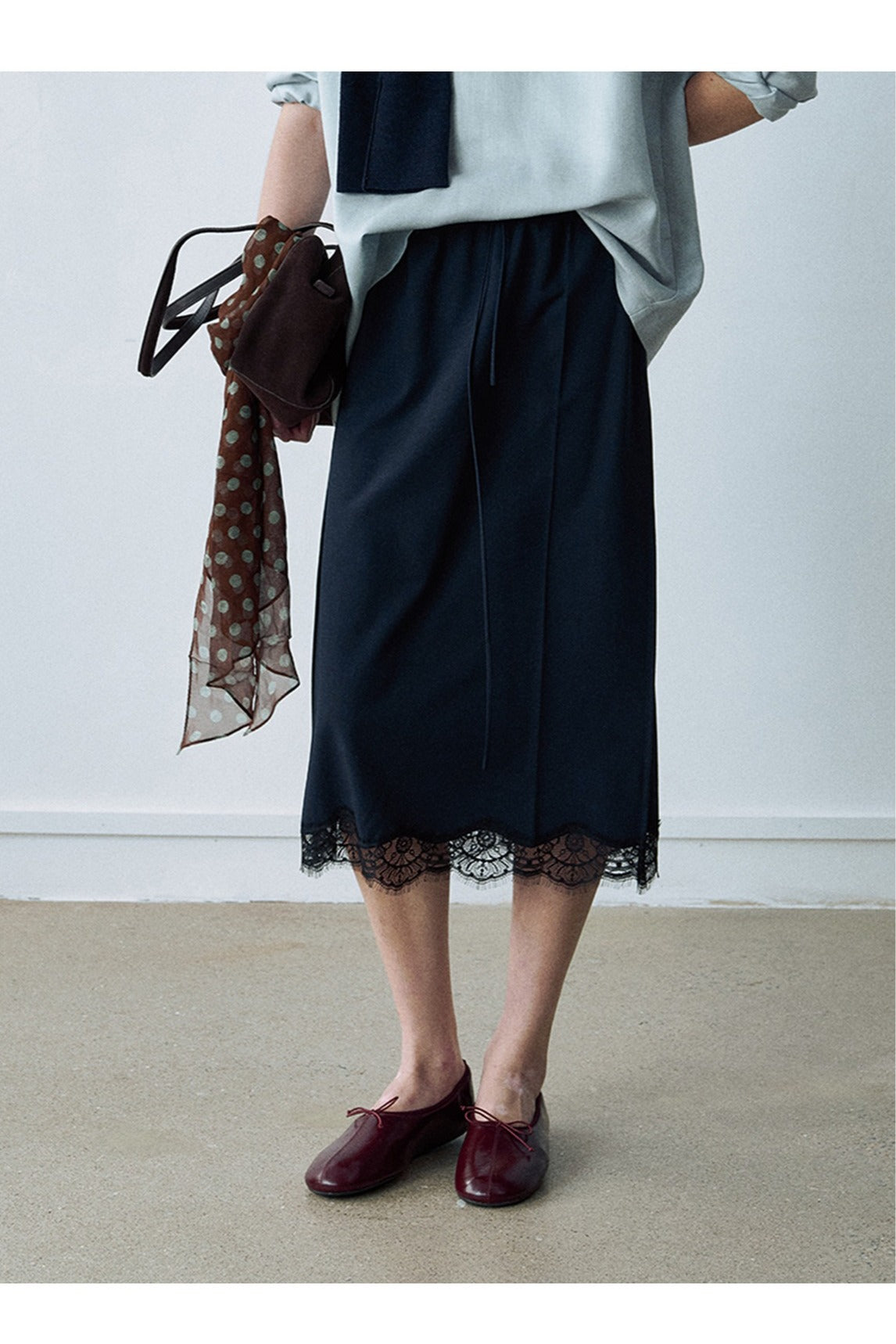 Sleek lace-paneled midi skirt | 3 color