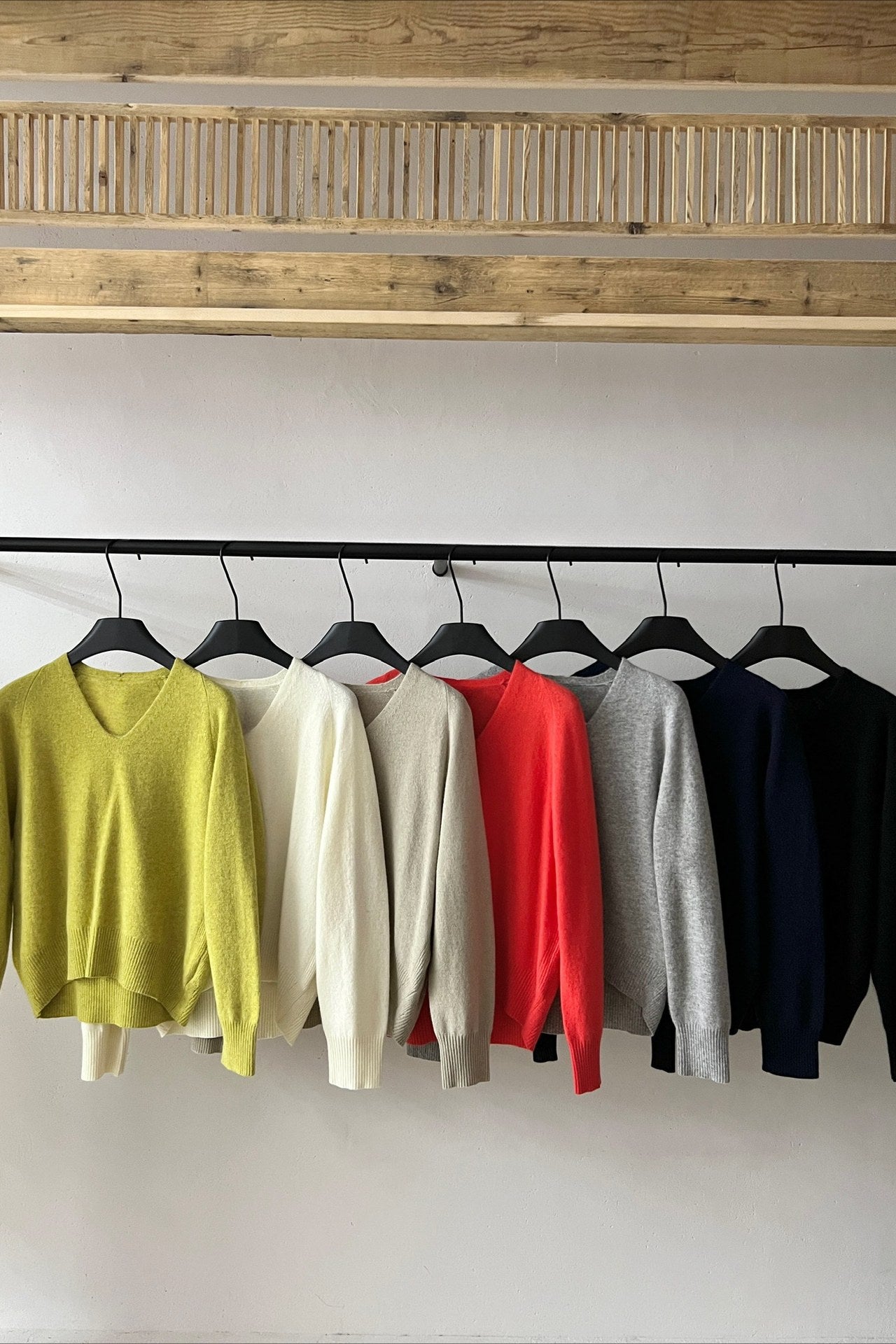 Pull col V coupe décontractée en laine mélangée | 7 couleurs