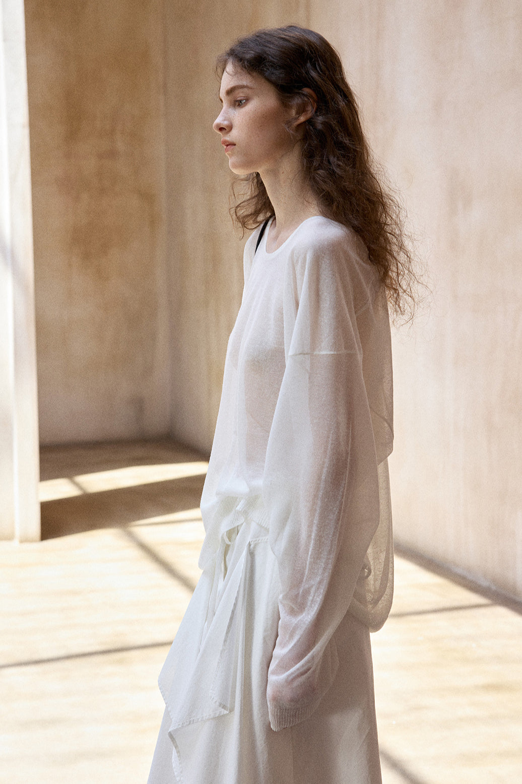 Viscose blend lightweight sheer U-neck T-shirt | 4 color
