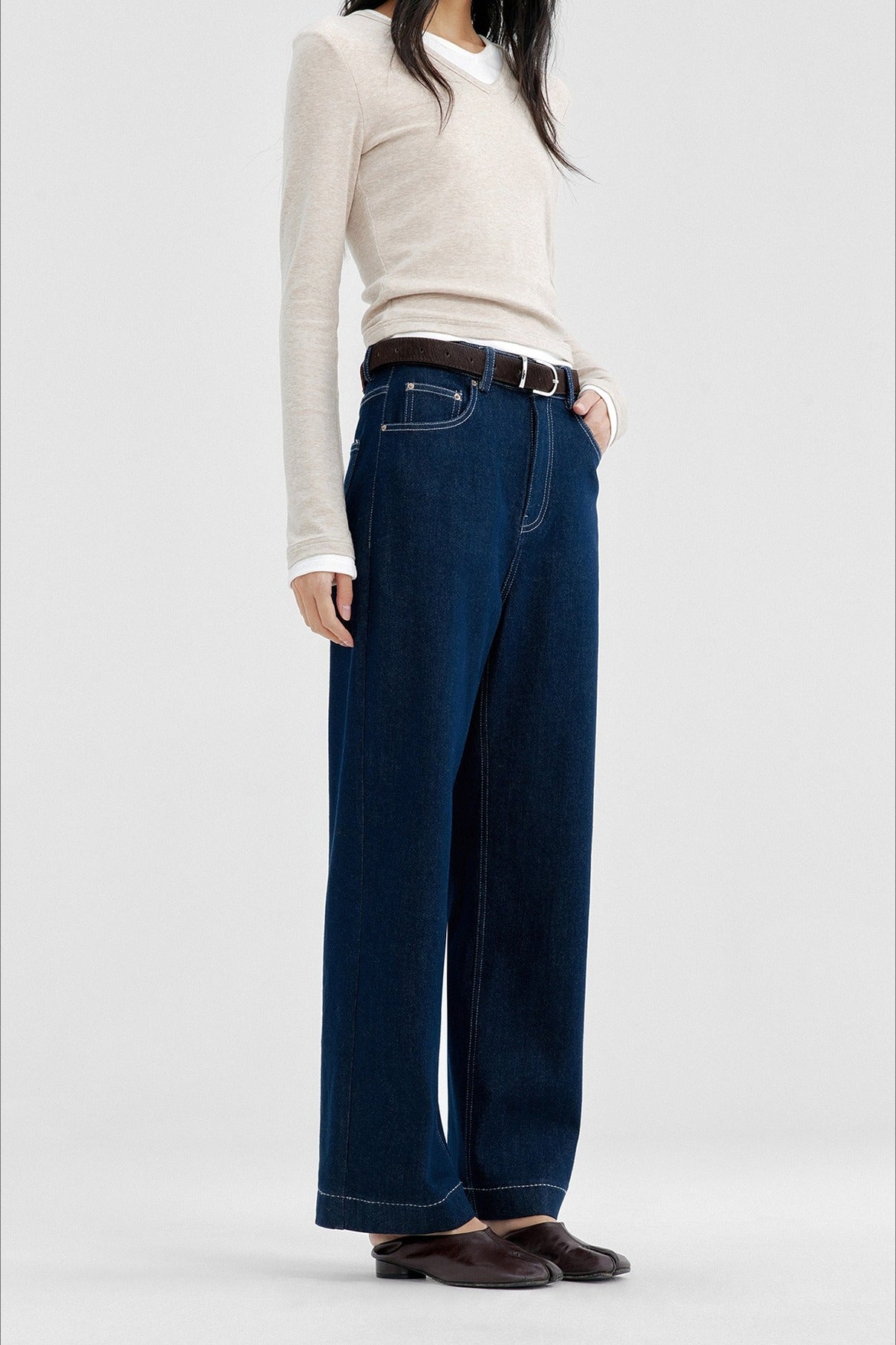 Cotton blend contrasting stitching straight leg jeans