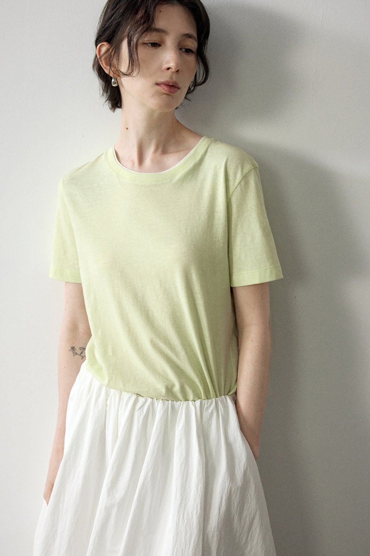Cotton blend color contrasting neckline T-shirt | 6 color