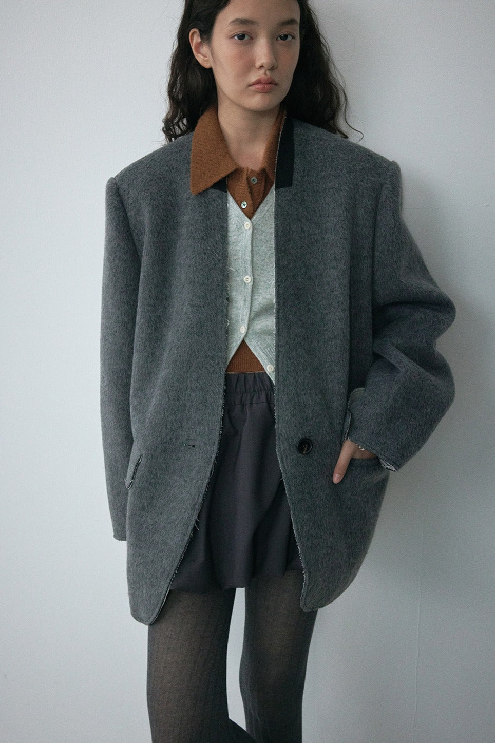 Relaxed-fit color-blocked V-neck blazer | 2 color