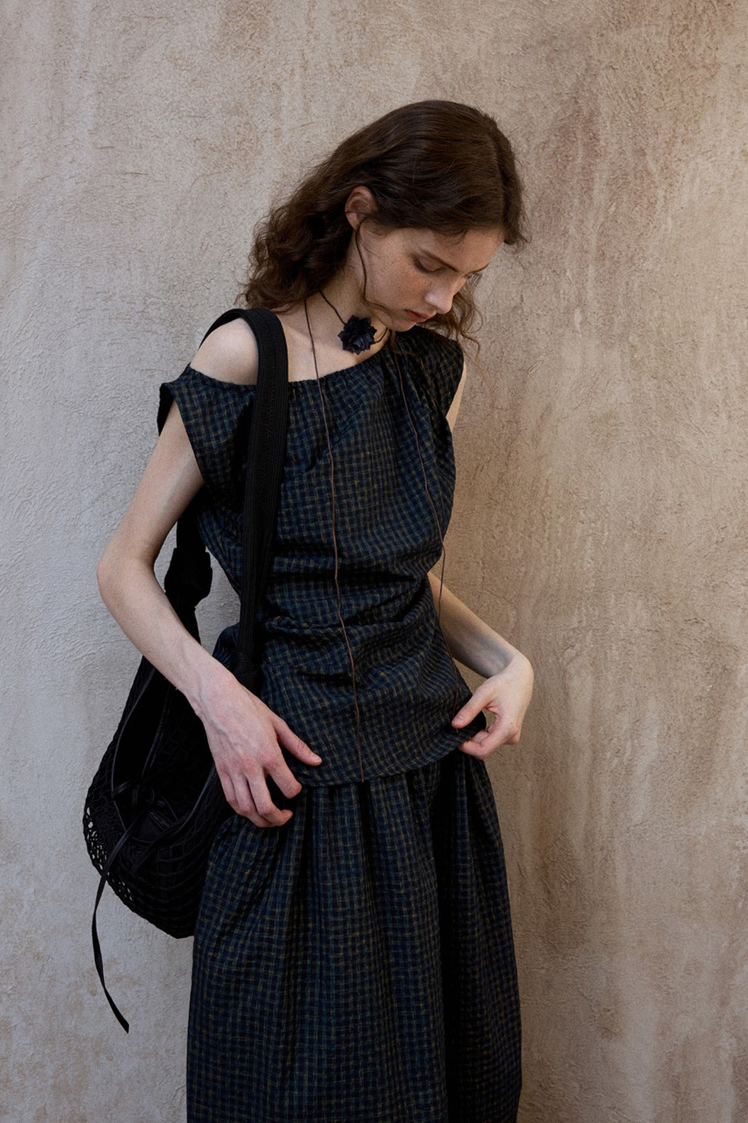 Asymmetrical design puffed fabric top | 2 color