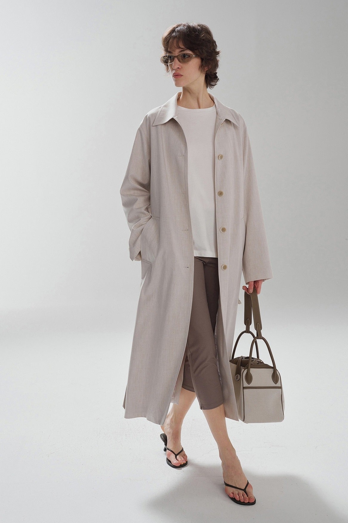 Gabardina de mezcla de acetato, de corte relajado, fluida y elegante