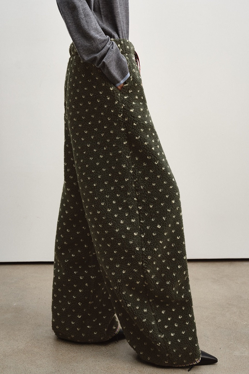 Relaxed-fit banana shape fleece pants | 3 color