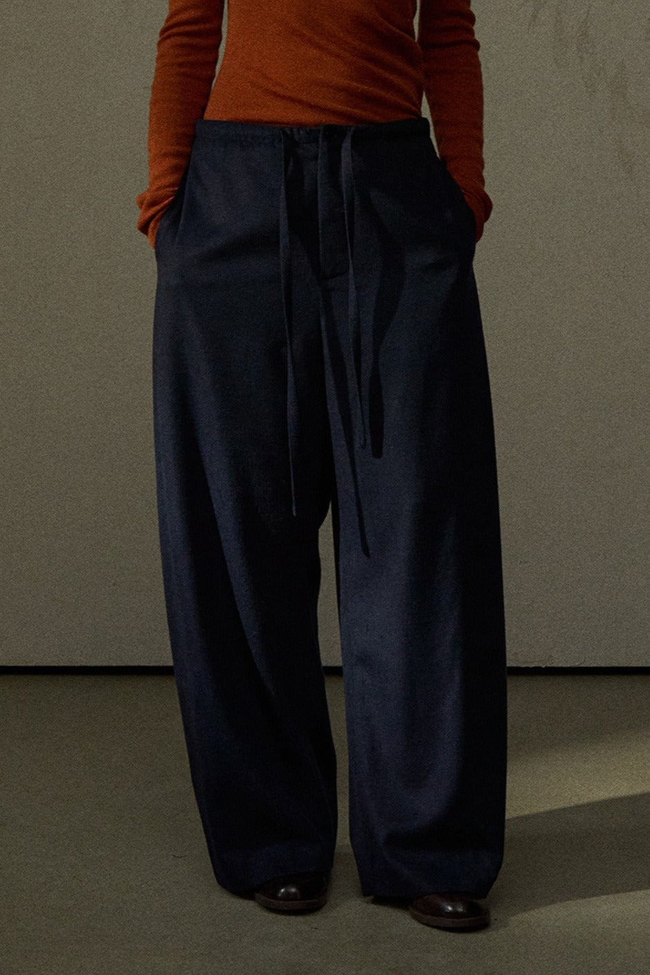 Languid wide-leg scimitar curve pants | 2 color