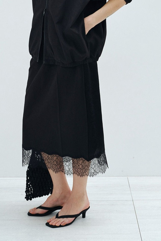 Falda ligera con dobladillo de encaje suave | 2 colores