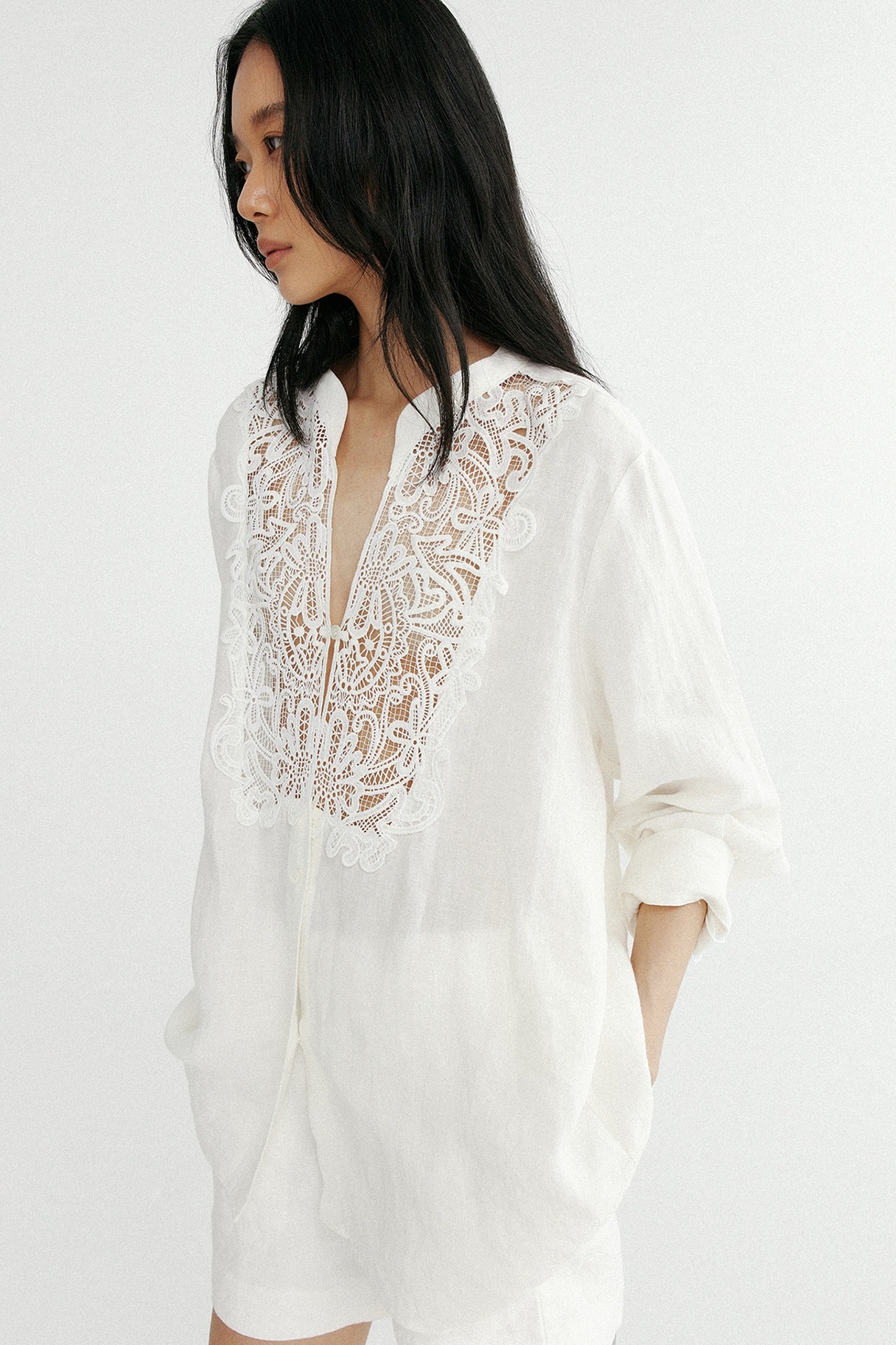Sheer lace meets airy linen V-neck loose shirt
