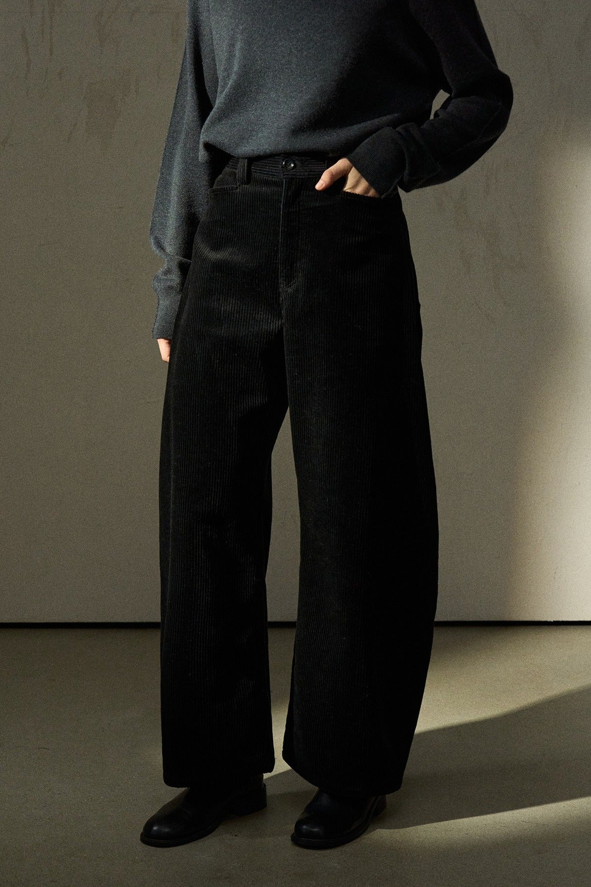 Cotton scimitar silhouette curve corduroy pants | 2 color