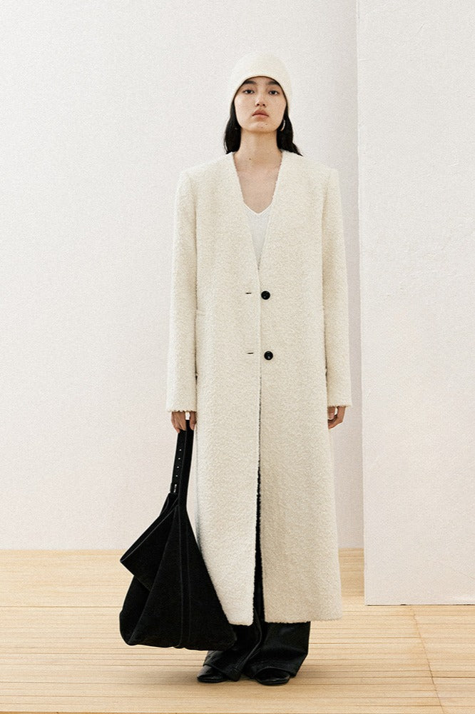 Manteau texturé sans col au design minimaliste