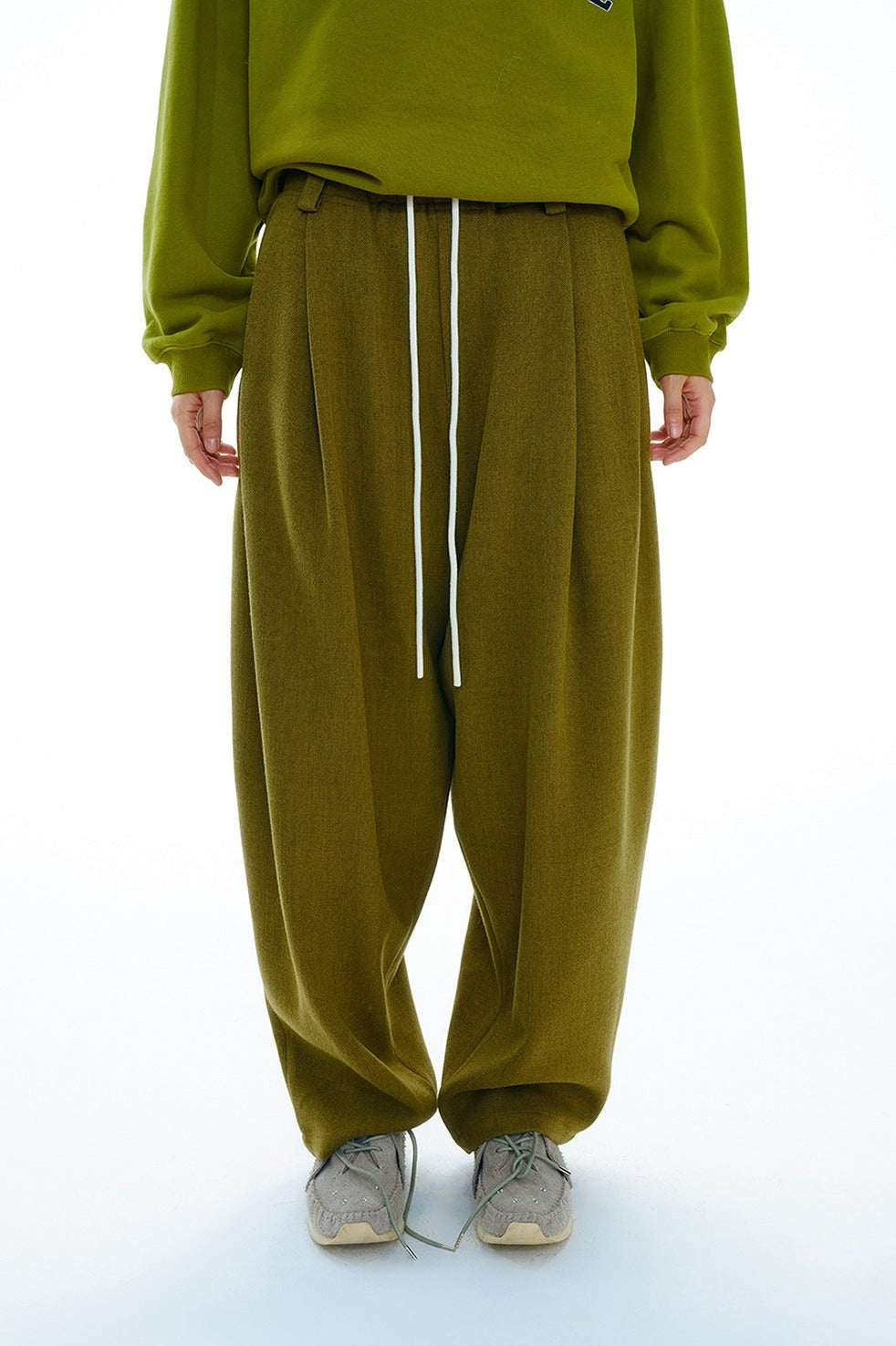 Heavy-weight wool-blend suiting cut into laid-back pants | 3 color