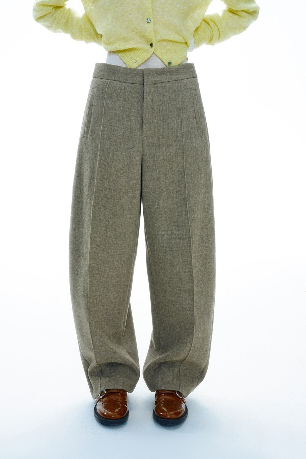 Clean-fit minimalist scimitar-shape trousers | 3 color