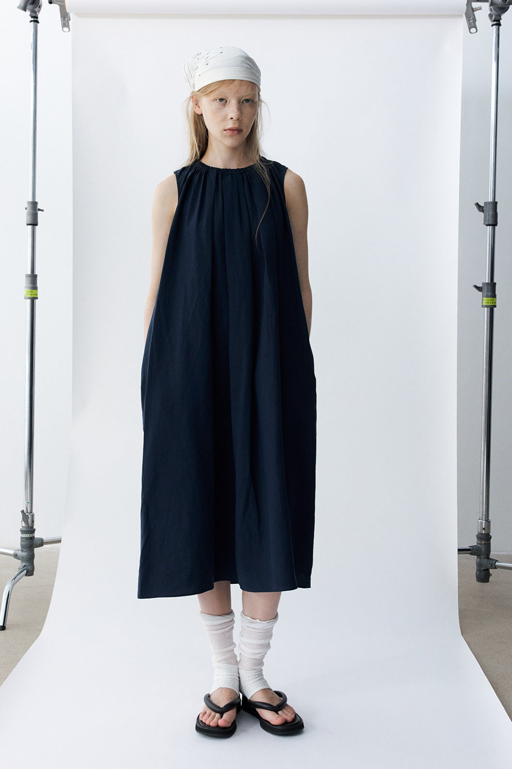 Lyocell blend pleated neck sleeveless dress | 3 color