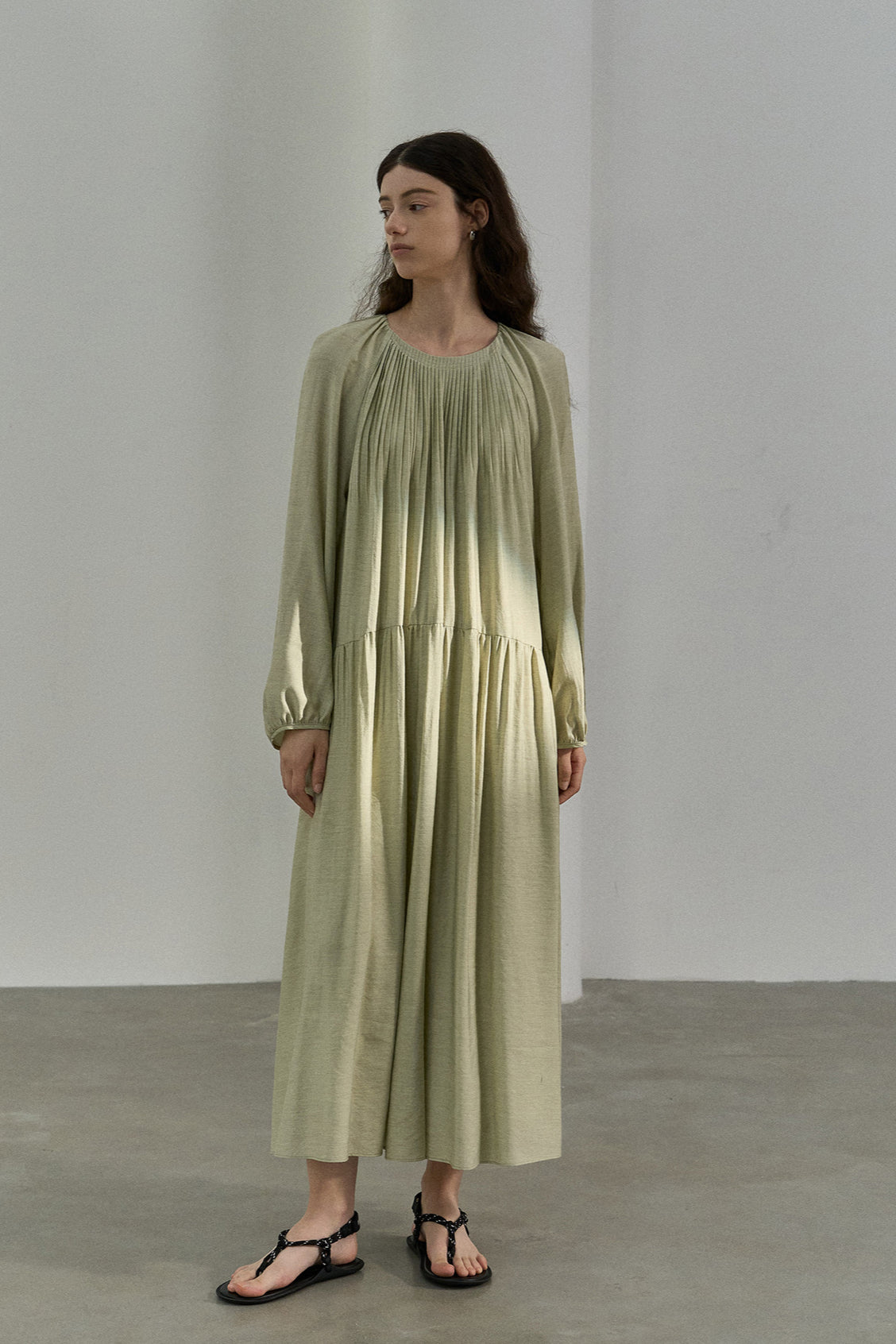 Viscose blend wool pleated glowy dress | 3 color