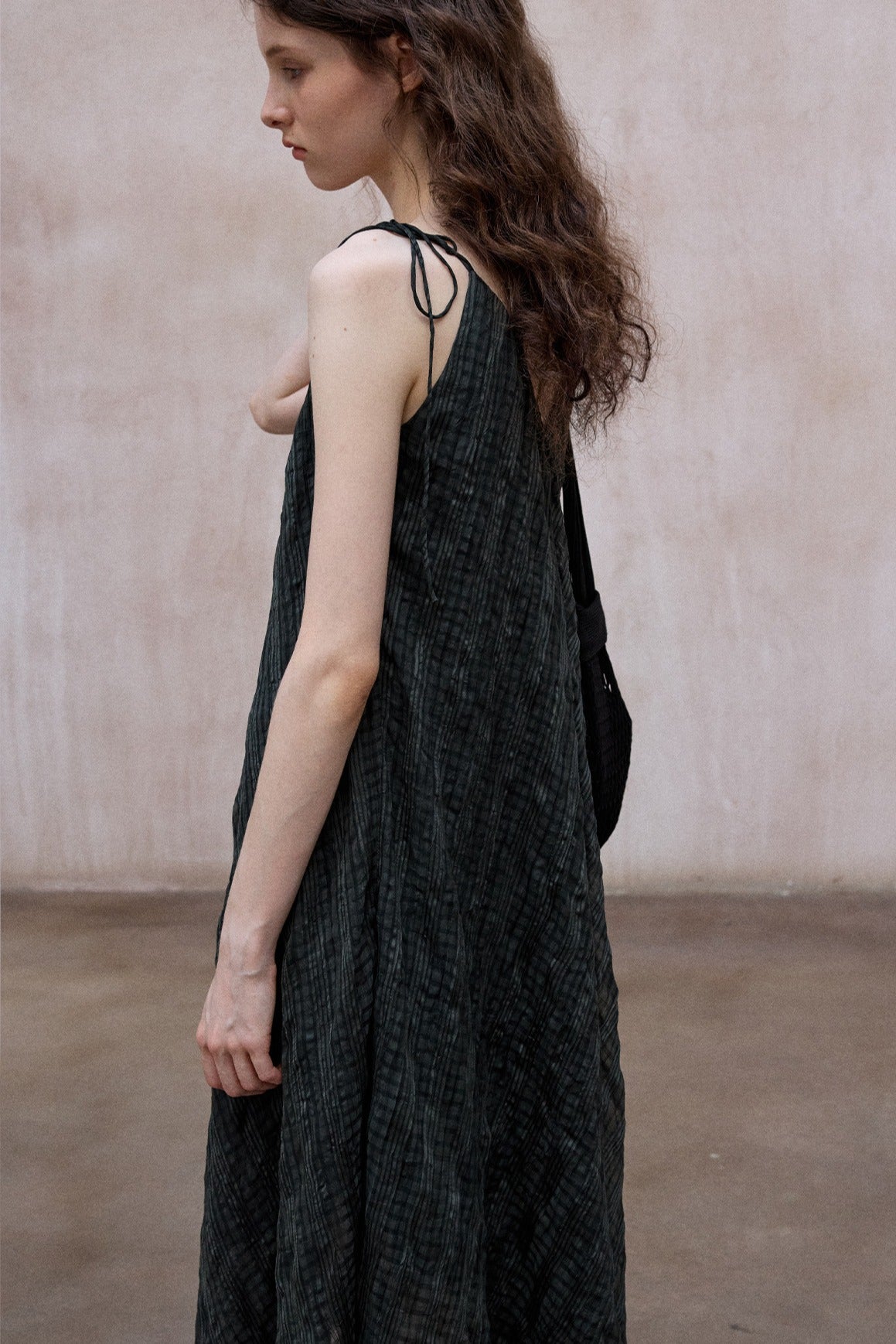Irregular hem V-neck flowy dress | 2 color