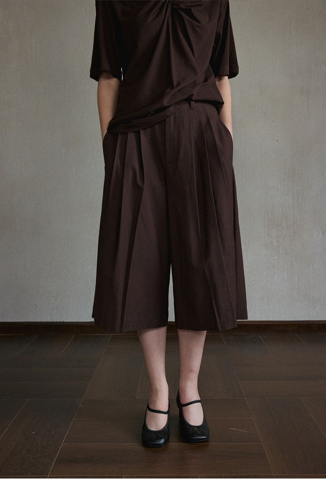 Viscose-cotton blend pleated capri pants