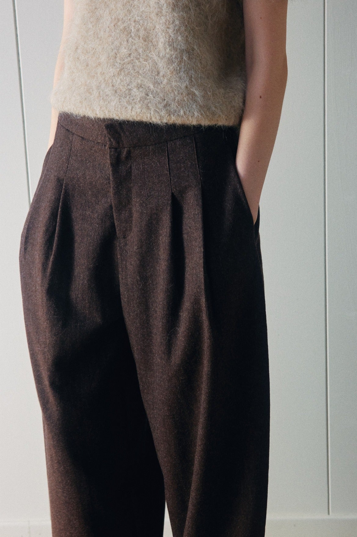 Cotton blend clean-fit silhouetted casual pants | 3 color