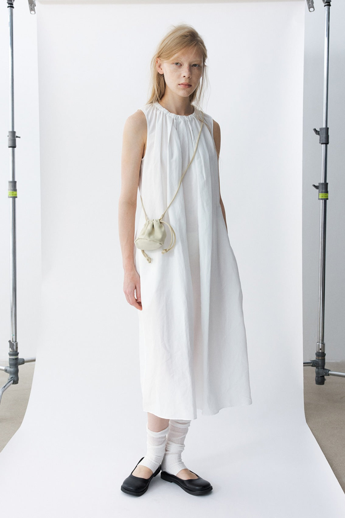 Lyocell blend pleated neck sleeveless dress | 3 color